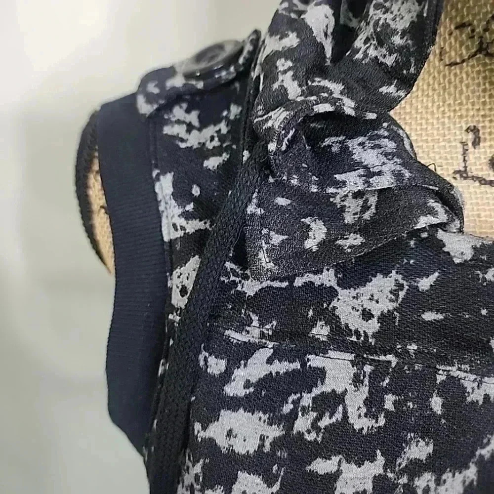 DAYTRIP Y2k Black and Grey Splatter Hooded Vest size Medium - Picture 8 of 14
